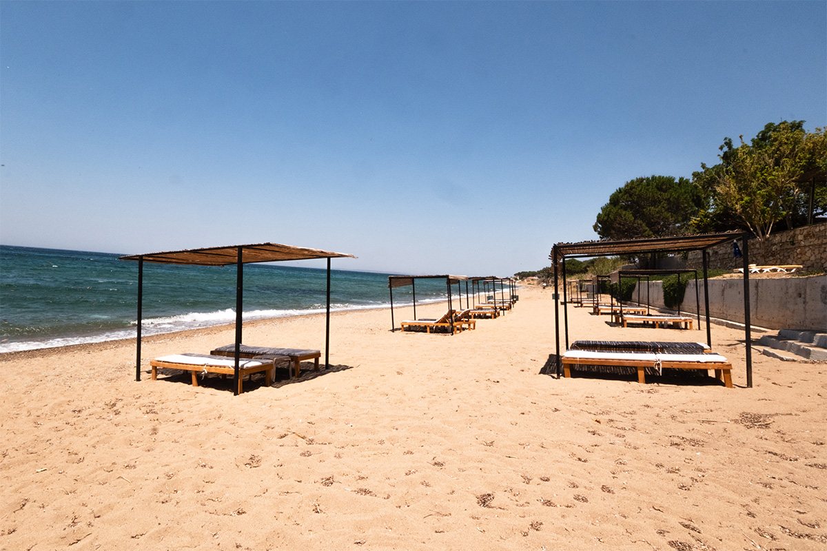 Tavaklı'da denize sıfır bir konaklama deneyimi için rotayı Troas Beach Hotel’e çevirin.